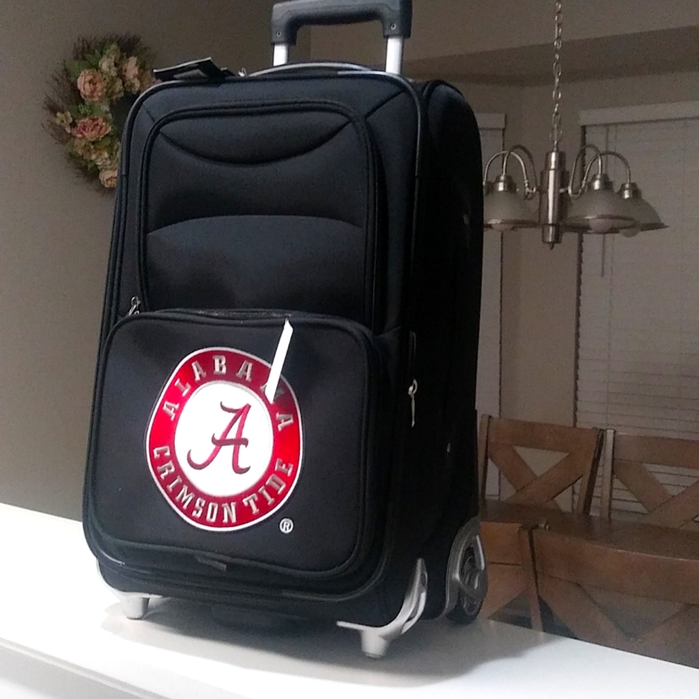 Collectible/NCAA- 21 Inch Carry-on Luggage Black.